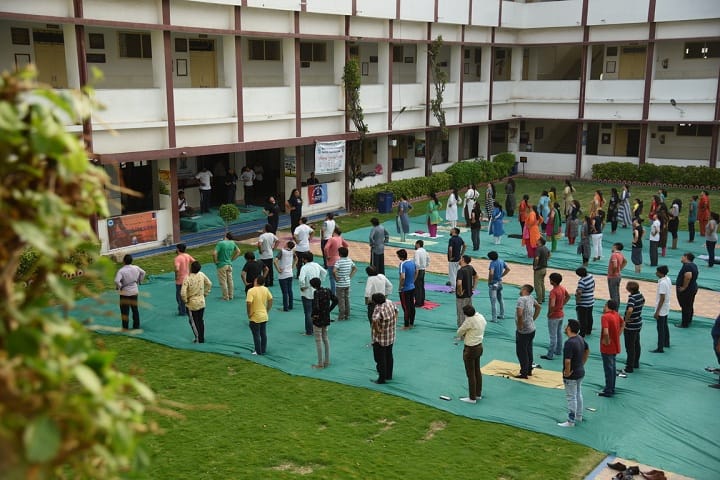 Shri GH Gosrani Commerce College and Shri DD Nagda BBA College campus in Jamnagar, Gujarat, India — photo 6