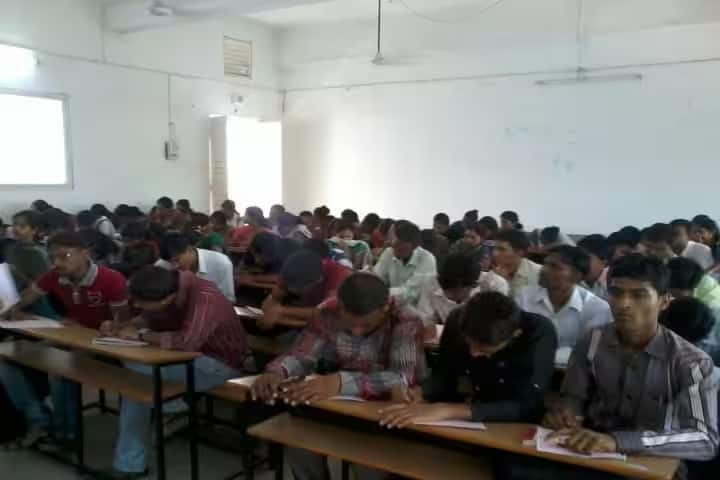Shri and Smt PK Kotawala Arts College campus in Katpur, Gujarat, India — photo 2