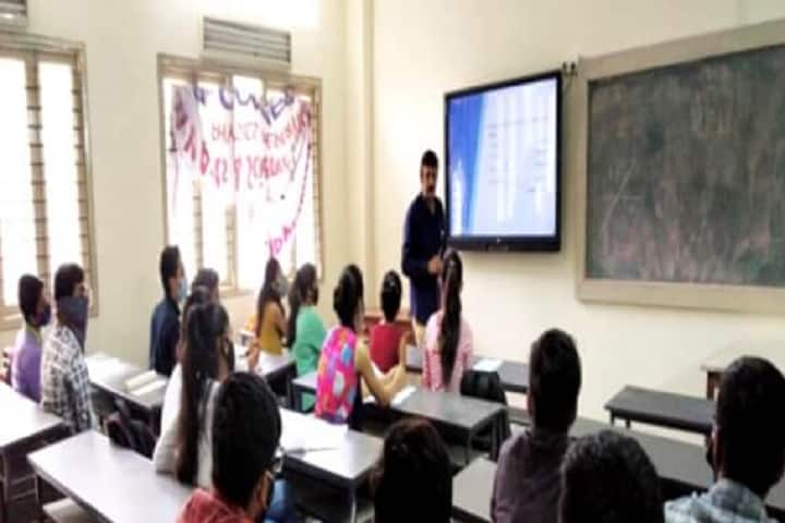 Shree DKV Arts and Science College campus in Jamnagar, Gujarat, India — photo 2