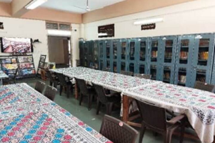 Shree DKV Arts and Science College campus in Jamnagar, Gujarat, India — photo 4