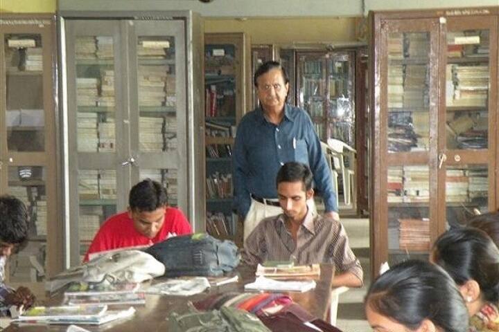 Smt Savitaben Chunibhai Patel Fartikuiwala Commerce College campus in Vadodara, Gujarat, India — photo 6