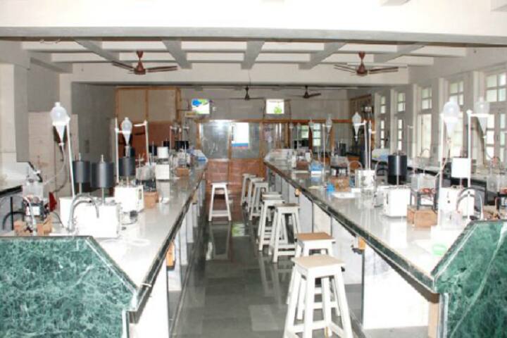 Smt DH Kabariya Arts Mahila College campus in Amreli, Gujarat, India — photo 6