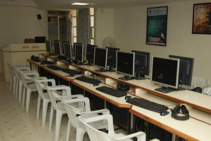 HM Patel Institute of English Training and Research campus in Anand, Gujarat, India — photo 3
