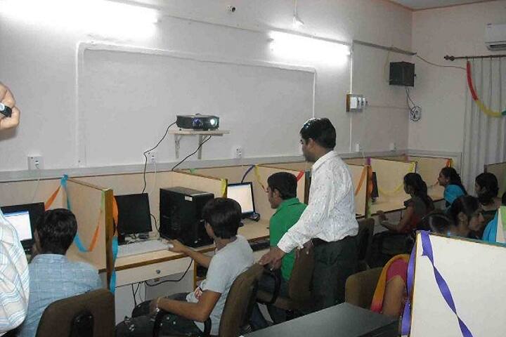 HL Patel Arts and Commerce College campus in Bhayavadar, Gujarat, India — photo 3