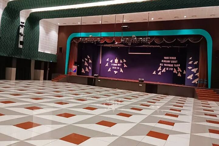 Thakur Specialized Degree College campus in Mumbai, Maharashtra, India — photo 4