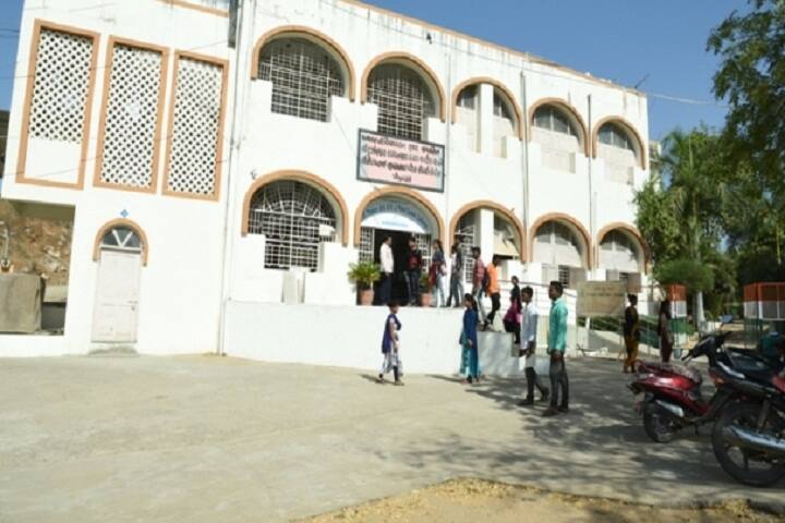 DD Thakar Arts and KJ Patel Commerce College campus in Khedbrahma, Gujarat, India — photo 1