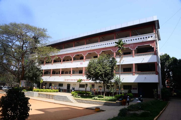 Sree Siddaganga College of Arts Science and Commerce for Women campus in Tumkur, Karnataka, India — photo 2