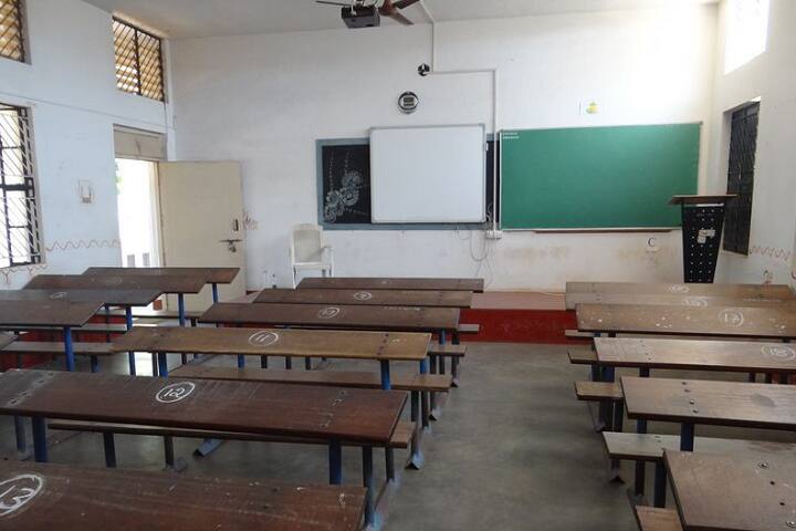 Smt Giriyamma R Kanthappa Shresti First Grade Women's College campus in Harihar, Karnataka, India — photo 4