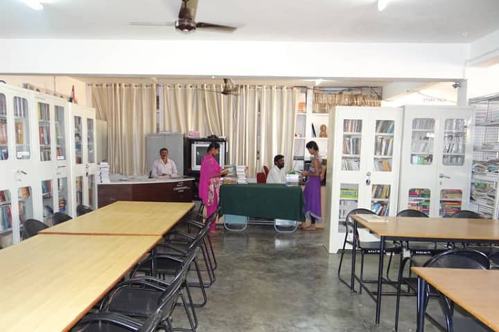 Smt Giriyamma R Kanthappa Shresti First Grade Women's College campus in Harihar, Karnataka, India — photo 5