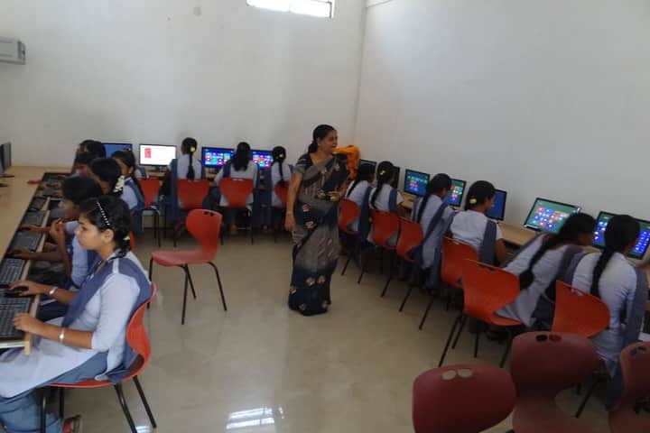 Smt Giriyamma R Kanthappa Shresti First Grade Women's College campus in Harihar, Karnataka, India — photo 6