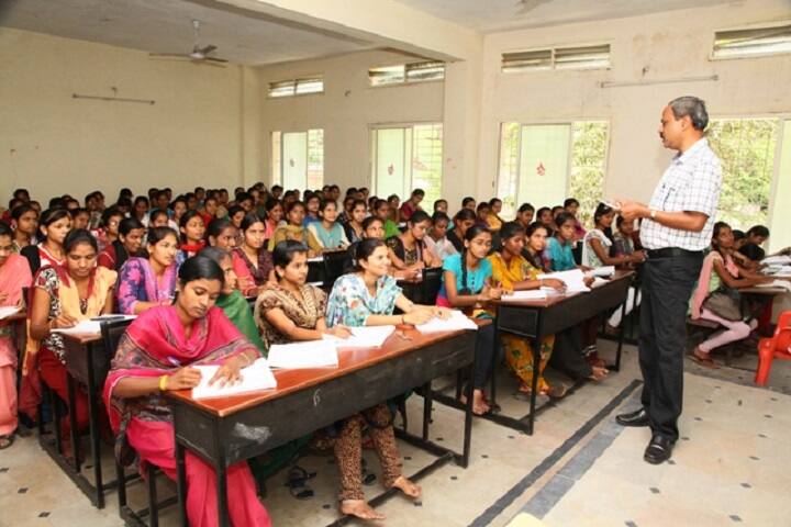 Smt Allum Sumangalamma Memorial College for Women campus in Ballari, Karnataka, India — photo 4