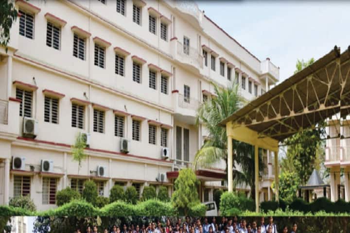 Sri Agrasen Kanya PG College campus in Varanasi, Uttar Pradesh, India — photo 1