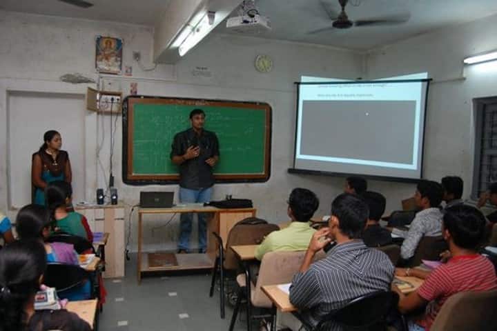 Maharaja Krishnakumarsinhji Bhavnagar University campus in Bhavnagar, Gujarat, India — photo 3