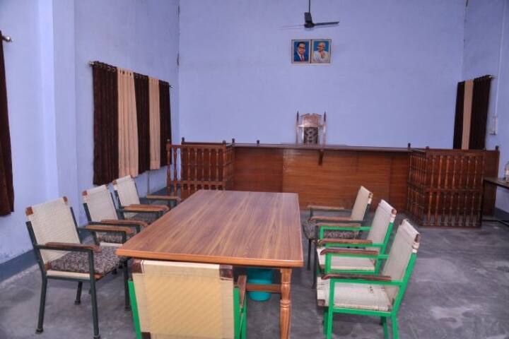 Saraswati Vidya Mandir Law College campus in Bulandshahr, Uttar Pradesh, India — photo 4