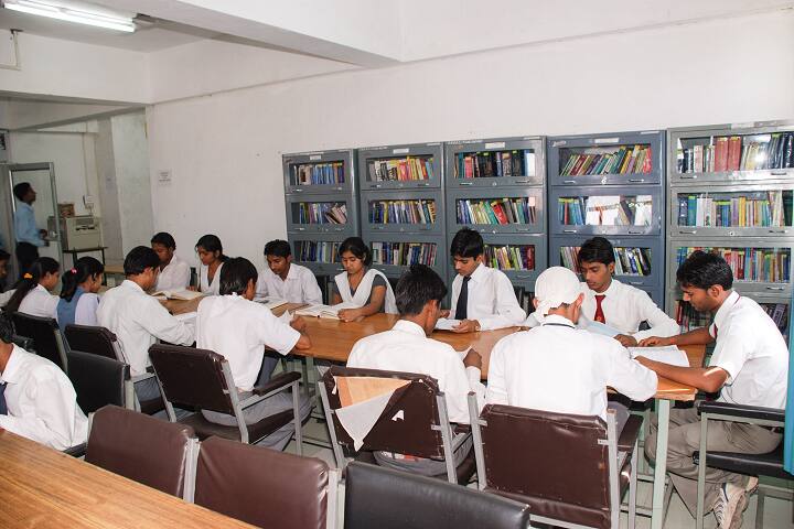 Shri Rawatpura Sarkar Snatak Mahavidyalaya campus in Datia, Madhya Pradesh, India — photo 3