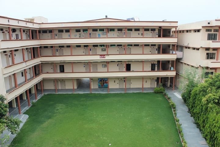 Dhirendra Mahila Post Graduate College campus in Varanasi, Uttar Pradesh, India — photo 1