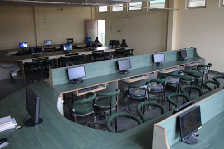 Dhirendra Mahila Post Graduate College campus in Varanasi, Uttar Pradesh, India — photo 4