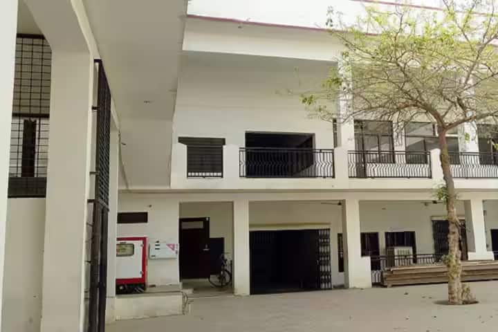 Maharshi Dayanand PG Girls College campus in Sri Ganganagar, Rajasthan, India — photo 2