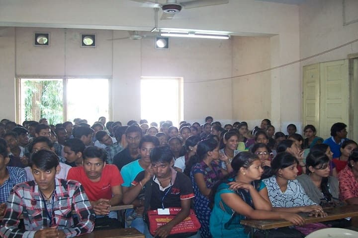 Menaba Bababhai Patel Rashtrabhasha Arts and Commerce College campus in Ahmedabad, Gujarat, India — photo 4
