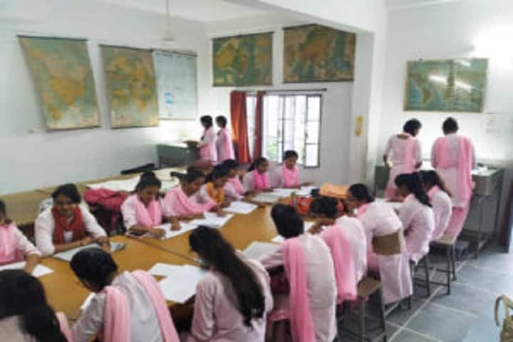 Guru Nanak Girls PG College campus in Udaipur, Rajasthan, India — photo 6