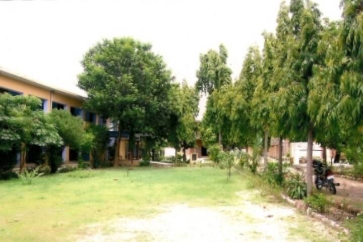 Dr Ram Manohar Lohiya PG College campus in Varanasi, Uttar Pradesh, India — photo 2