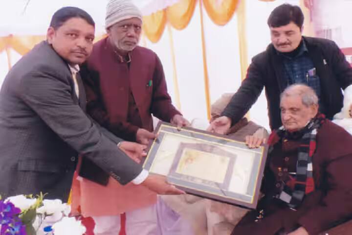 Dr Ram Manohar Lohiya PG College campus in Varanasi, Uttar Pradesh, India — photo 6