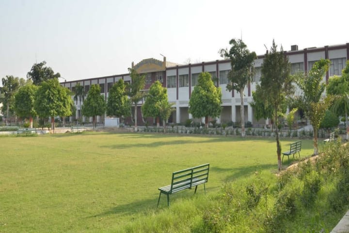SGN Khalsa PG College campus in Sri Ganganagar, Rajasthan, India — photo 2
