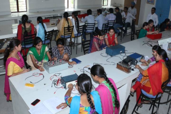 SGN Khalsa PG College campus in Sri Ganganagar, Rajasthan, India — photo 4