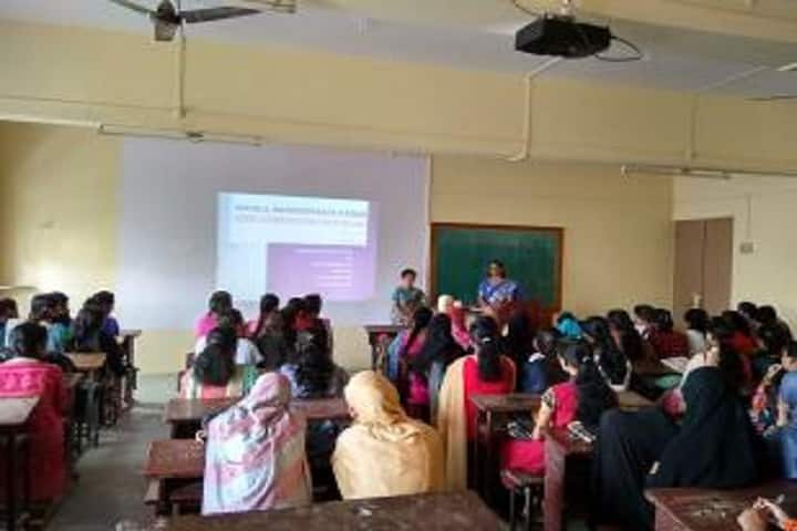 Shikshan Mandal Mahila Mahavidyalaya campus in Karad, Maharashtra, India — photo 1