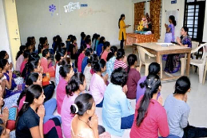Shikshan Mandal Mahila Mahavidyalaya campus in Karad, Maharashtra, India — photo 3