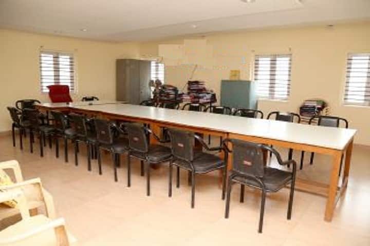 Shikshan Mandal Mahila Mahavidyalaya campus in Karad, Maharashtra, India — photo 5