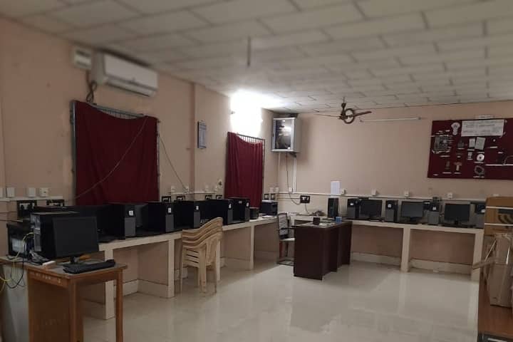 Government Degree College campus in Rajamahendravaram, Andhra Pradesh, India — photo 3