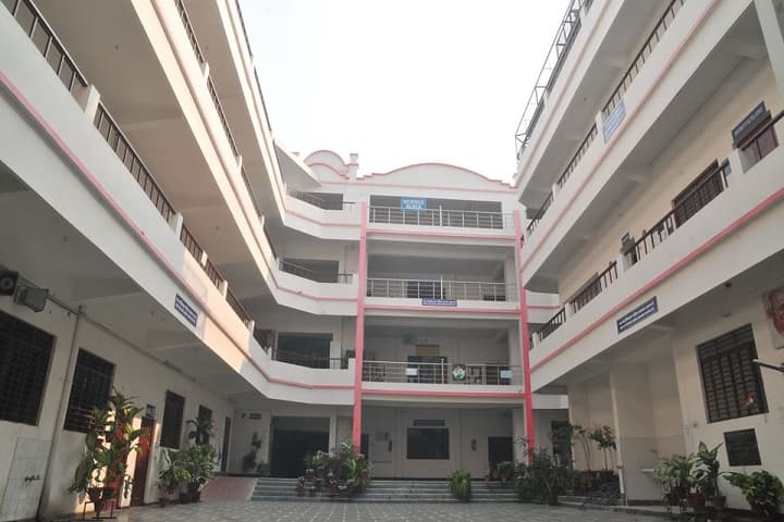 Ismail National Mahila PG College campus in Meerut, Uttar Pradesh, India — photo 1