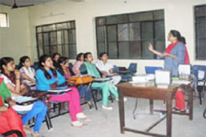 Ismail National Mahila PG College campus in Meerut, Uttar Pradesh, India — photo 6