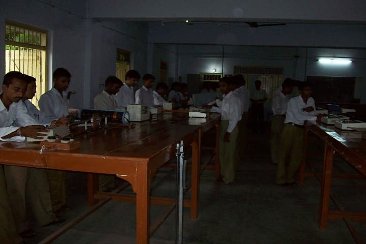 Kamla Nehru Post Graduate College campus in Raebareli, Uttar Pradesh, India — photo 2