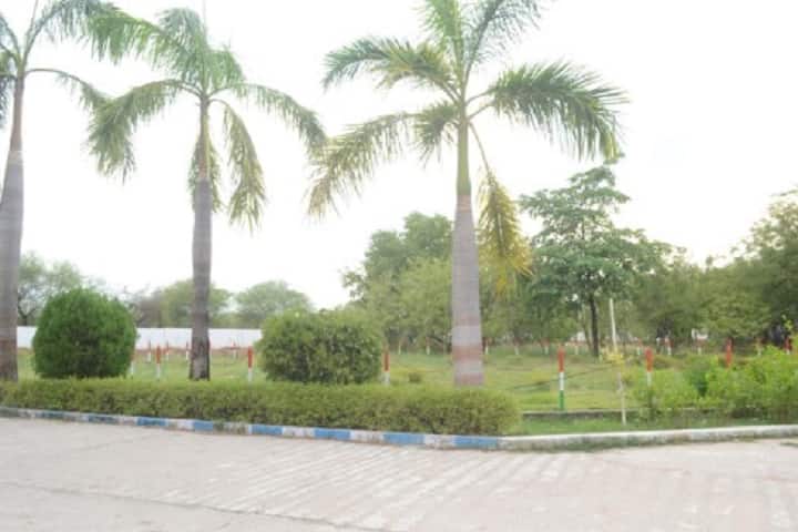 Sukhdev Singh Lavkush Degree College campus in Banda, Uttar Pradesh, India — photo 2