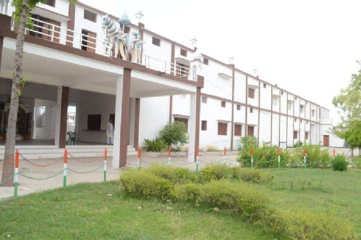 Sukhdev Singh Lavkush Degree College campus in Banda, Uttar Pradesh, India — photo 4