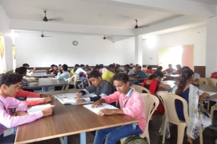 Seth Phoolchand Agrawal Smriti Mahavidyalaya campus in Nawapara Nagar, Chhattisgarh, India — photo 2