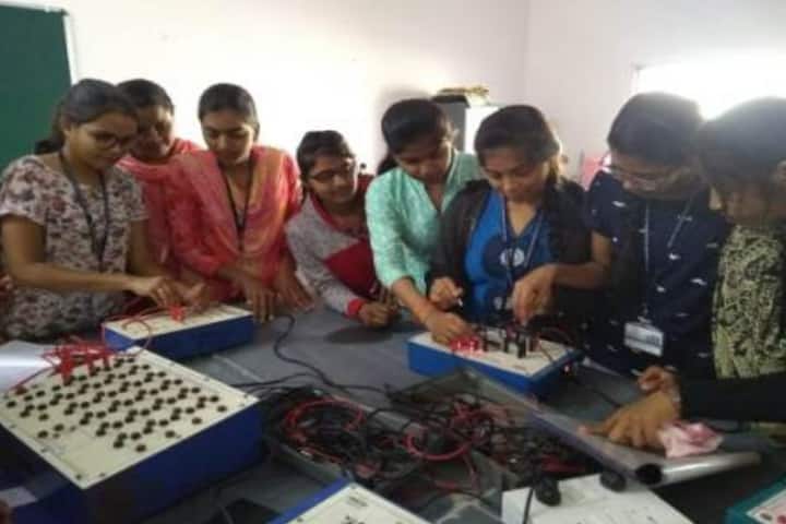 Government Digvijay Autonomous College campus in Rajnandgaon, Chhattisgarh, India — photo 4