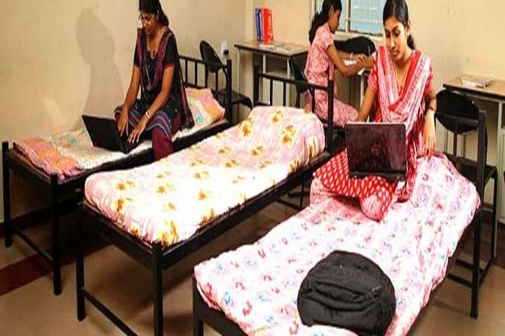 Karur Velalar College of Arts and Science for Women campus in Karur, Tamil Nadu, India — photo 2