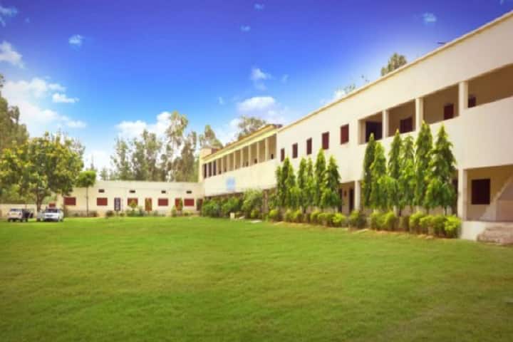Ram Ratan Singh Memorial Degree College campus in Rampur, Uttar Pradesh, India — photo 1