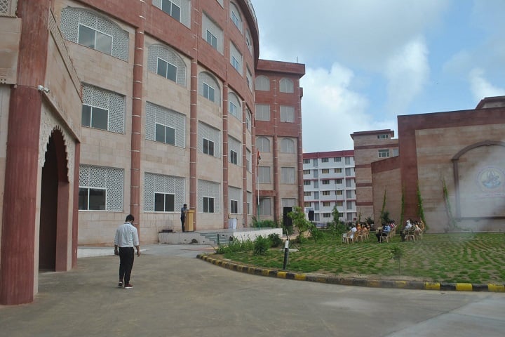 Smt Mohari Devi Taparia Sanskrit Mahavidhyalaya campus in Jaswanthgarh, Rajasthan, India — photo 1