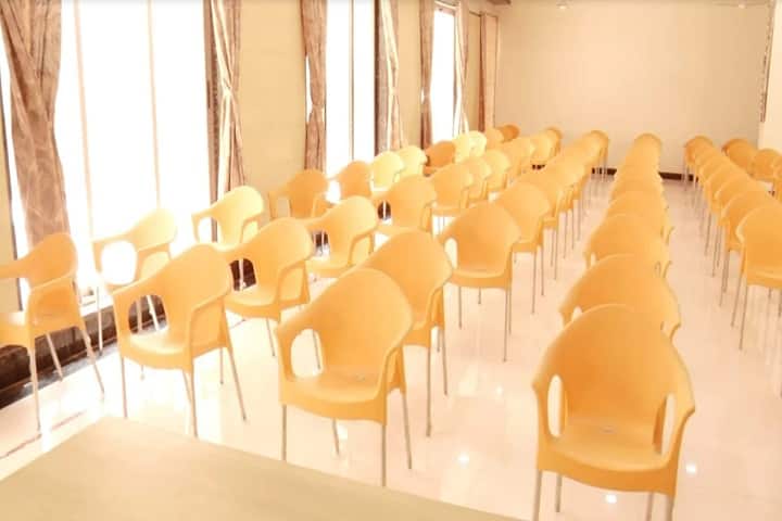 Smt KL Tiwari Degree College of Commerce and Science campus in Mumbai, Maharashtra, India — photo 2