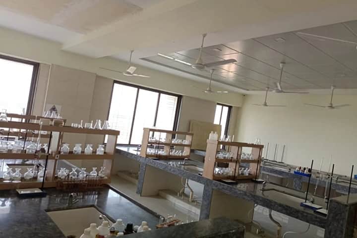 Smt KL Tiwari Degree College of Commerce and Science campus in Mumbai, Maharashtra, India — photo 3