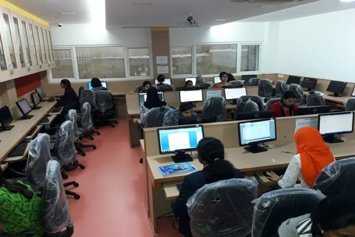 Mount Carmel College campus in Bangalore, Karnataka, India — photo 3