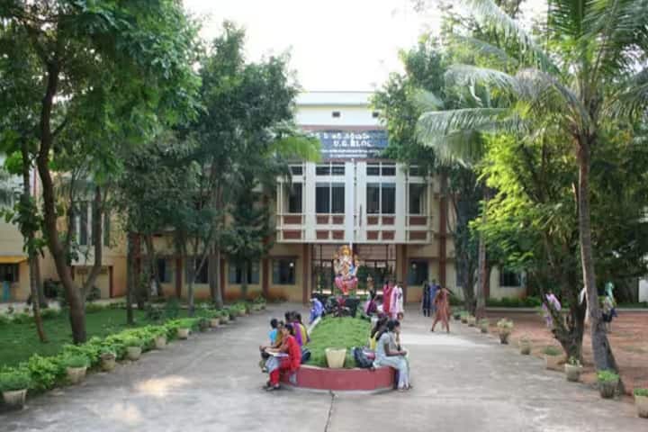 Sir CR Reddy College campus in Eluru, Andhra Pradesh, India — photo 2