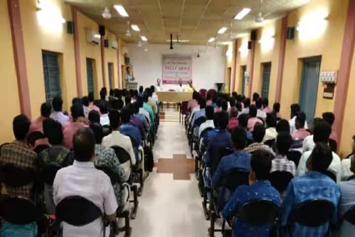 Sir CR Reddy College campus in Eluru, Andhra Pradesh, India — photo 4