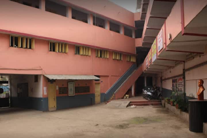 Mahant Laxminarayan Das College campus in Raipur, Chhattisgarh, India — photo 1