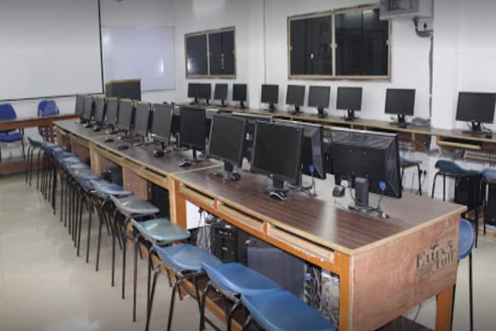 Mahant Laxminarayan Das College campus in Raipur, Chhattisgarh, India — photo 4