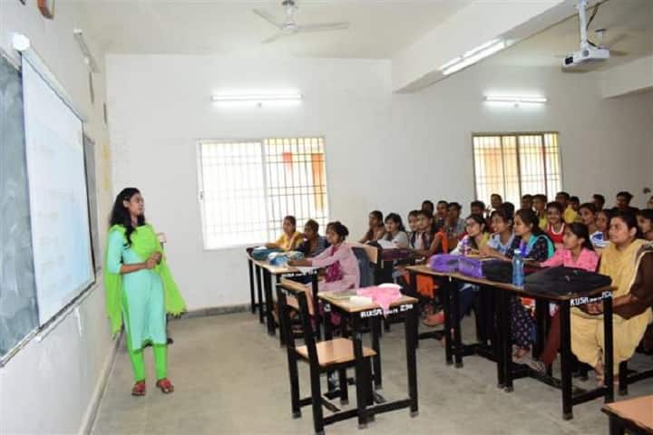 Government Chandulal Chandrakar Arts and Science College campus in Durg, Chhattisgarh, India — photo 1
